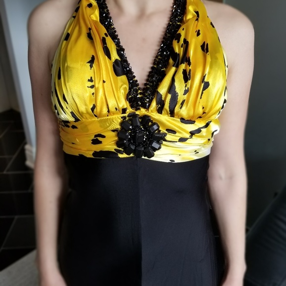 FORMAL GOWN; beautiful black  with yellow top detail. - Picture 4 of 5